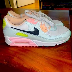 Beautiful, barely worn pastel and neon colored Nikes✨💓🧡💚
